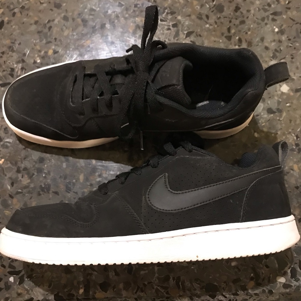 Black Nike casual sneaker 9.5